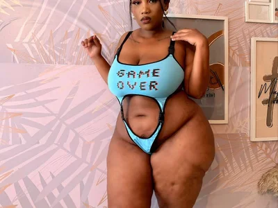AddictiveMassiveBooty video