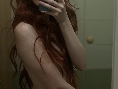 HotNicolle English speaking webcam model