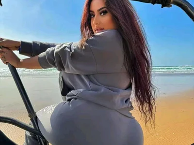 HoneyCurve Curvy webcam from Morocco