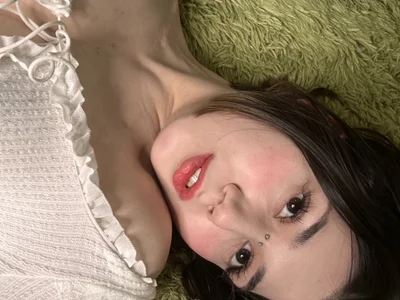 RoxannaCarver English speaking webcam model