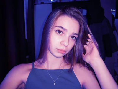 SkylineBliss English speaking webcam model